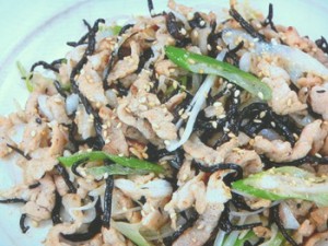 豚肉の梅しょうゆ漬けdeひじき炒め