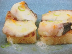 タラと大根もちのネギあんかけ