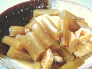 ふきとお揚げの炊いたん
