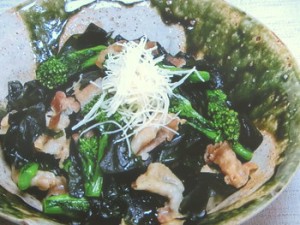 わかめと豚バラの甘辛炒め