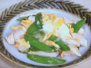 絹さやと鶏ささ身の卵炒め