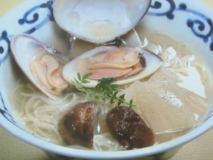 はまぐりとうどのにゅうめん