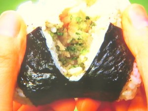 タラコとねぎのおにぎり
