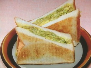 じゃがいもとキャベツの卵とじサンド