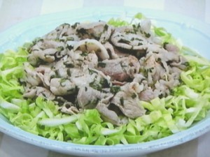 ニラ入り塩だれの豚こま炒めと春キャベツ☆