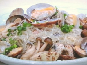 あさりの酒蒸しで春雨*あさりの旨味♪