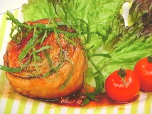 絶品!豚しそロールステーキの梅照りソース
