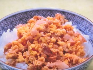 こま切れ肉の炒り卵