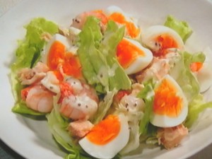 ゆでたまごとえびのサラダ