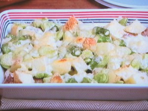 豚肉、そら豆、じゃが芋のチーズ焼き