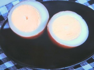 ゆで卵のウスターソース漬け