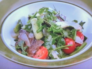 牛肉のスパイシーサラダ