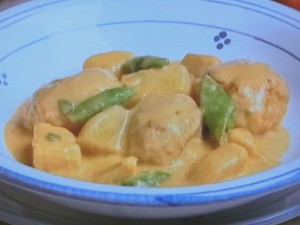 チキンボールとポテトのカレークリーム煮