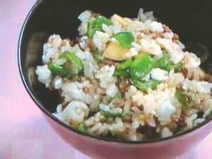 ピーマンと牛肉の混ぜごはん