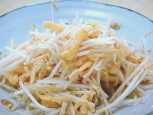 油揚げともやしの炒めもの