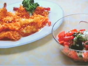 海老のコーンフレークフライ&トマトサラダ