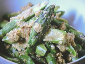 アスパラガスのまるごとごまあえ