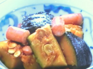 丸ごとかぼちゃとソーセージの揚げ煮