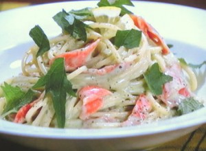 アボカドとサーモンのクリームパスタ