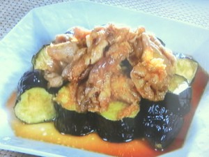 揚げなすと豚肉の黒酢だれ