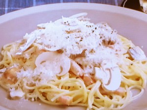 マッシュルームとベーコンのクリームパスタ