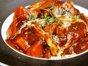 たっぷり野菜の煮込みパンバーグ