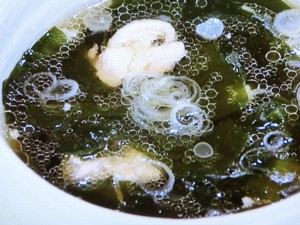 鶏のわかめスープ
