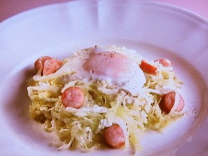 キャベツとソーセージの温サラダ