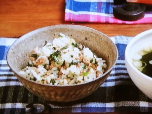 春菊とひき肉の混ぜごはん