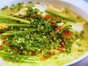 鶏肉とにんにくの芽のとろみそば