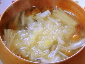 きのこと揚げ玉のみそ汁