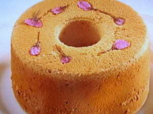 桜のシフォンケーキ