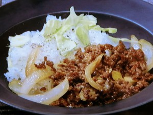 ひき肉チーズのつゆだくキャベツ丼