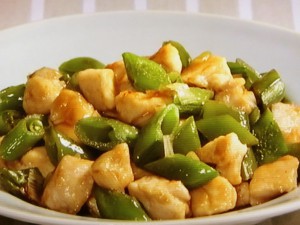鶏むね肉とスナップえんどうのコロコロ炒め