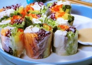 粗ほぐし鶏のレインボー生春巻