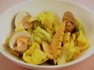 春キャベツとはまぐりの蒸し煮