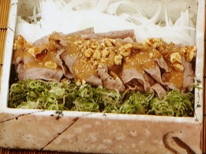 くるみだれの冷製牛しゃぶ