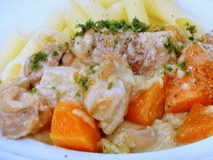 鶏モモ肉のノルマンディ風煮込み