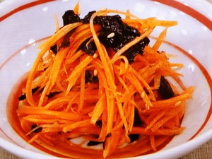 春にんじんの梅干しあえ