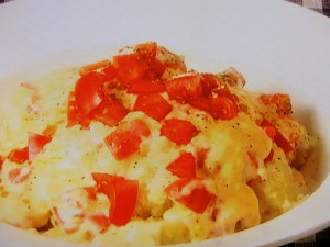 茹でじゃがいものフレッシュトマトチーズソース