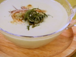アボカドの冷たいスープ