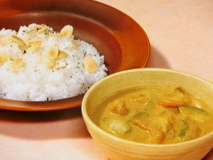 シーフードとアボカドの豆乳カレー