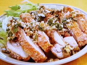 薬味たっぷりの油淋鶏(ユーリンチー)