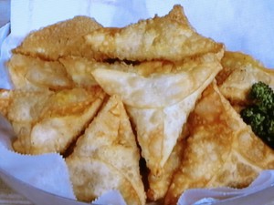 トマトとツナのカレーギョーザ