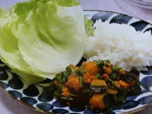 かぼちゃとにらのレタス包み