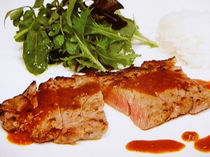 牛ステーキ カレー風味のソース