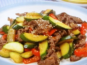 牛肉とズッキーニのごま炒め