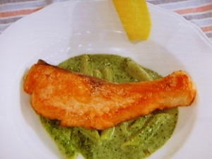 鮭のムニエル~ほうれん草クリームパスタ添え