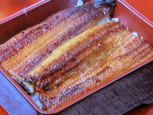 うなぎのかば焼き「湯洗い」でよりおいしく