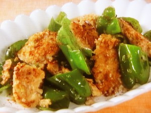鶏ひき肉とピーマンの塩炒め